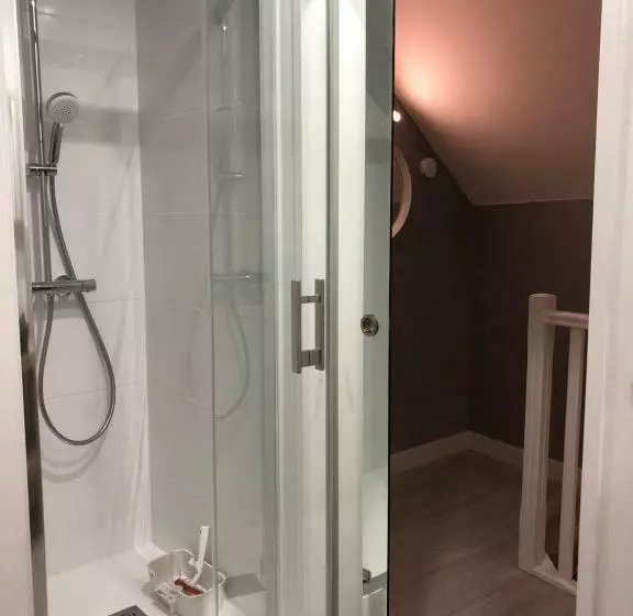 تختخواب و صبحانه Maison Quatre Freres