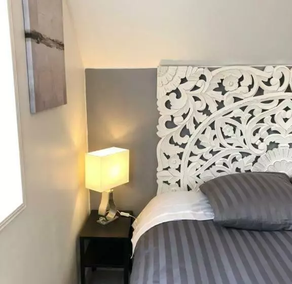 تختخواب و صبحانه Maison Quatre Freres