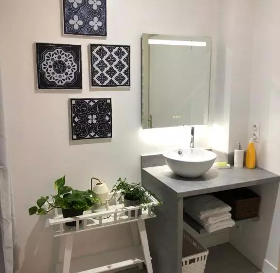 تختخواب و صبحانه Maison Quatre Freres