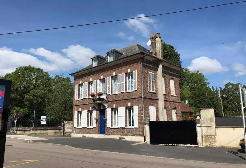 تختخواب و صبحانه Maison Quatre Freres