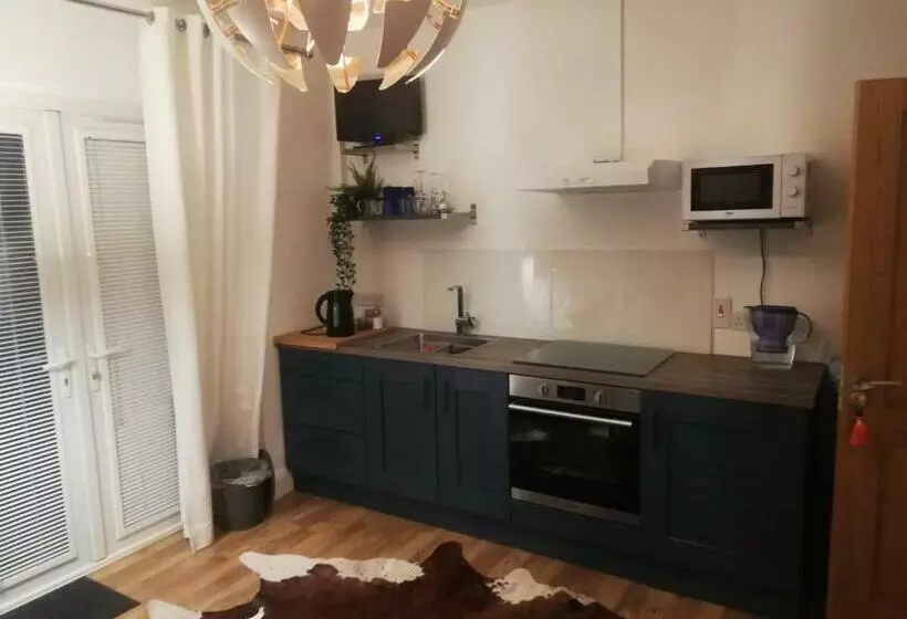 Forest Path Luxury Studio Apartment With Large Bedroom Bathroom And Sauna Sleeps Up To 4