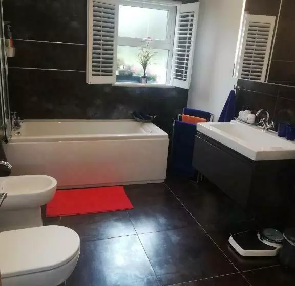 Forest Path Luxury Studio Apartment With Large Bedroom Bathroom And Sauna Sleeps Up To 4