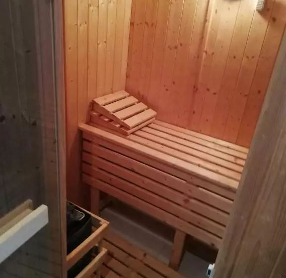 Forest Path Luxury Studio Apartment With Large Bedroom Bathroom And Sauna Sleeps Up To 4