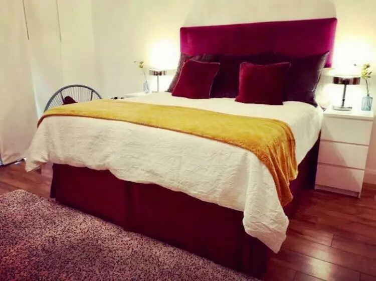 Forest Path Luxury Studio Apartment With Large Bedroom Bathroom And Sauna Sleeps Up To 4