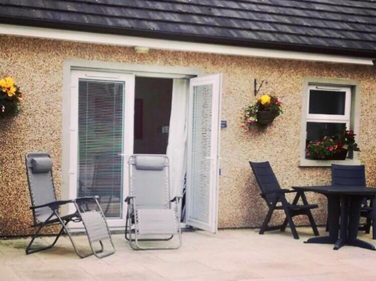 Forest Path Luxury Studio Apartment With Large Bedroom Bathroom And Sauna Sleeps Up To 4