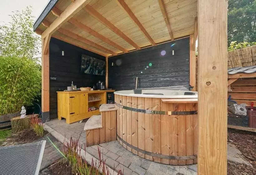 ベッドアンドブレックファースト B B Huize Hooijer