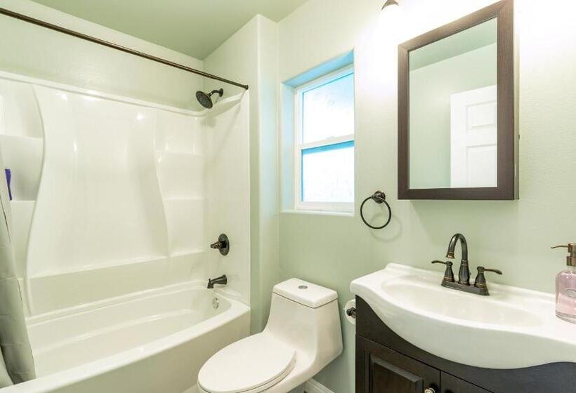 הוסטל Ocean Breeze Inn