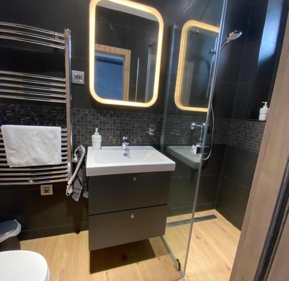 تختخواب و صبحانه Airport Almáskert Panzió