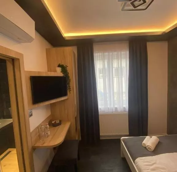 تختخواب و صبحانه Airport Almáskert Panzió