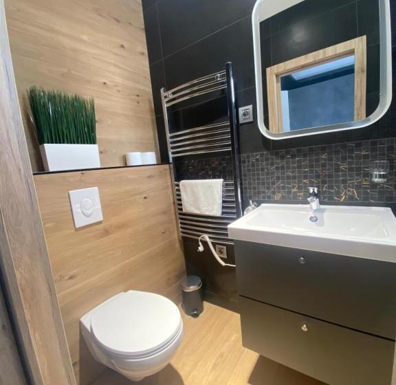 تختخواب و صبحانه Airport Almáskert Panzió