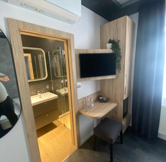 تختخواب و صبحانه Airport Almáskert Panzió