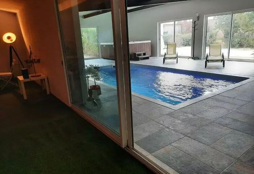 ベッドアンドブレックファースト La Ptite Adresse Love Room 150 M2 Piscine Intérieure Chauffé Privée & Spa Privée Parking Gratuit