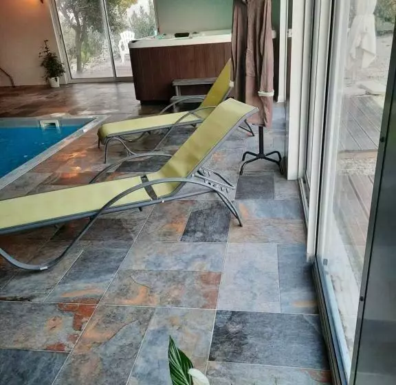 ベッドアンドブレックファースト La Ptite Adresse Love Room 150 M2 Piscine Intérieure Chauffé Privée & Spa Privée Parking Gratuit