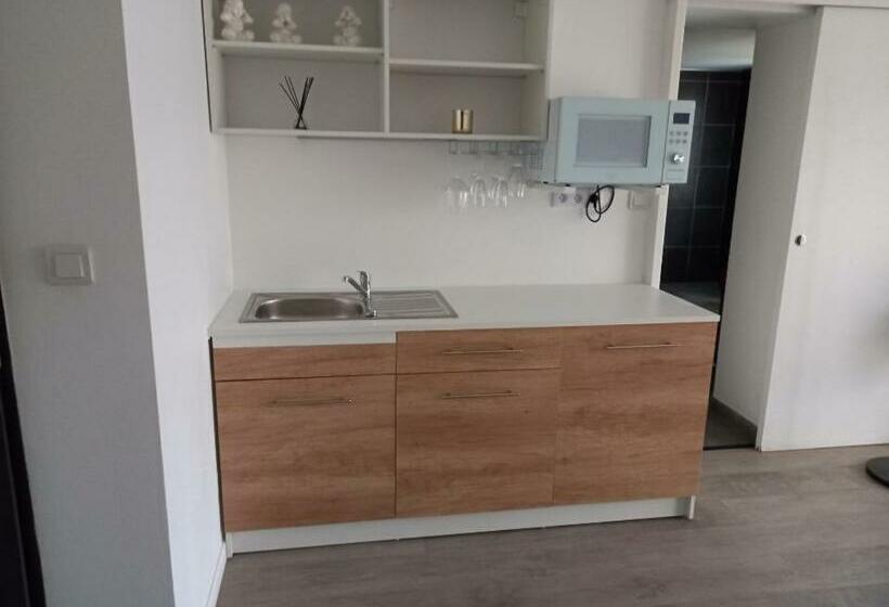 住宿加早餐  La Ptite Adresse Love Room 150 M2 Piscine Intérieure Chauffé Privée & Spa Privée Parking Gratuit