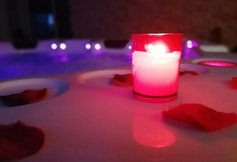 ベッドアンドブレックファースト La Ptite Adresse Love Room 150 M2 Piscine Intérieure Chauffé Privée & Spa Privée Parking Gratuit