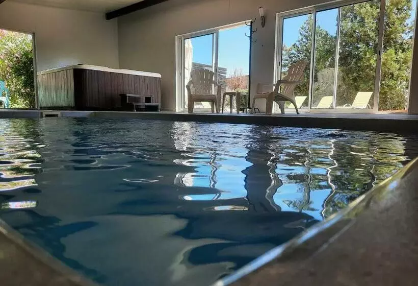 ベッドアンドブレックファースト La Ptite Adresse Love Room 150 M2 Piscine Intérieure Chauffé Privée & Spa Privée Parking Gratuit