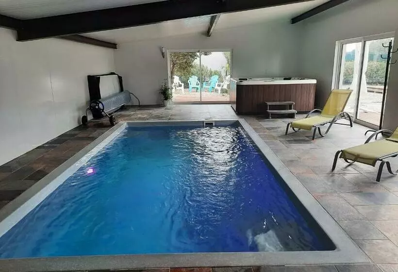 ベッドアンドブレックファースト La Ptite Adresse Love Room 150 M2 Piscine Intérieure Chauffé Privée & Spa Privée Parking Gratuit