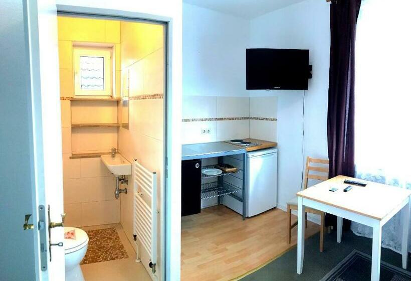 펜션 Rustic Overnight Apartment