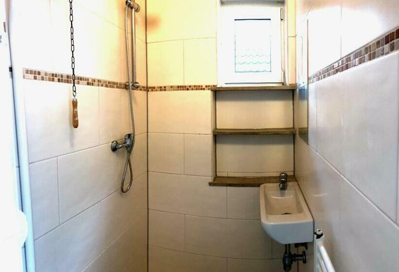 펜션 Rustic Overnight Apartment