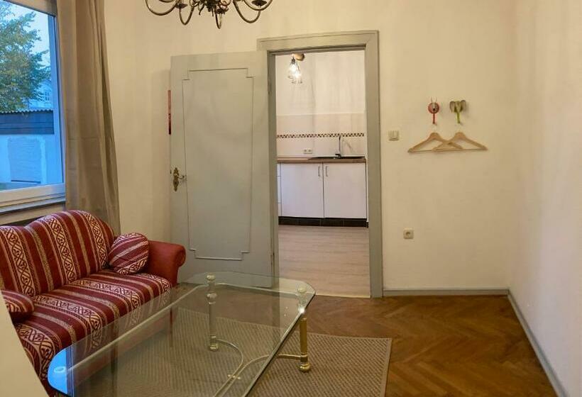 펜션 Rustic Overnight Apartment