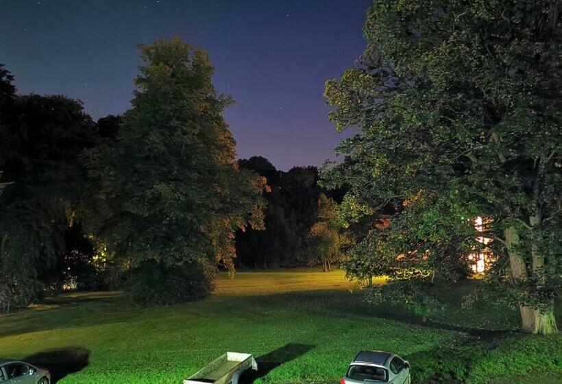 펜션 Rustic Overnight Apartment