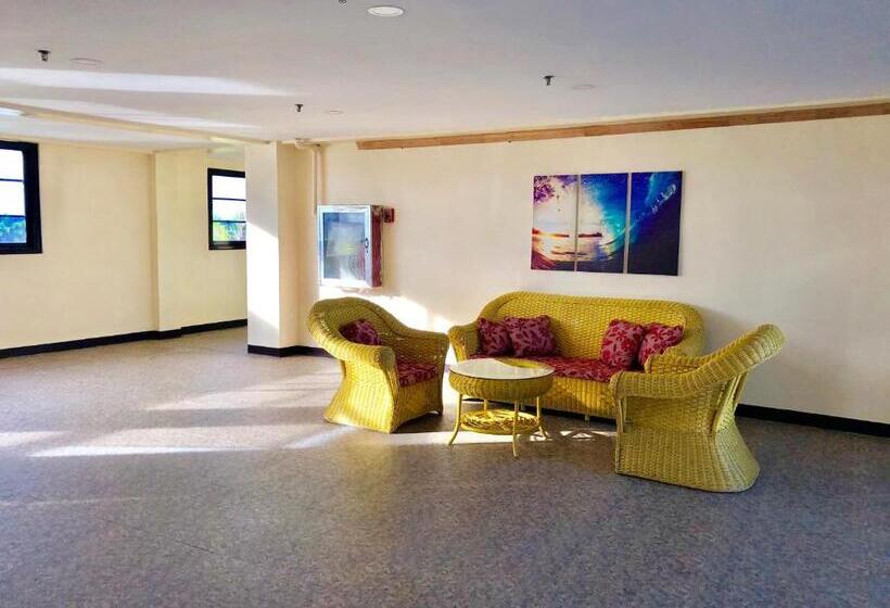 酒店 La Primera Grande Beach Resort