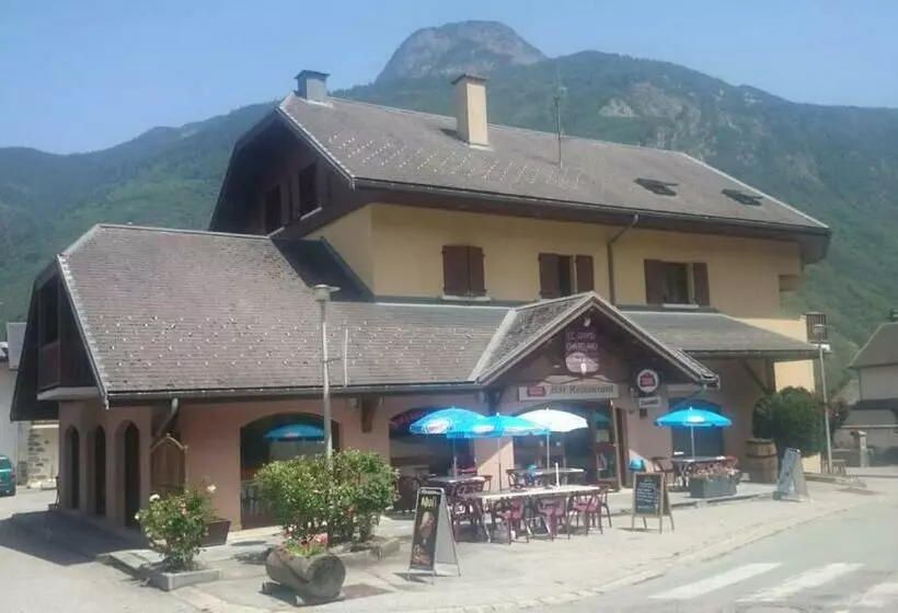 ペンション Le Grand Chatelard Hôtel Bar Restaurant