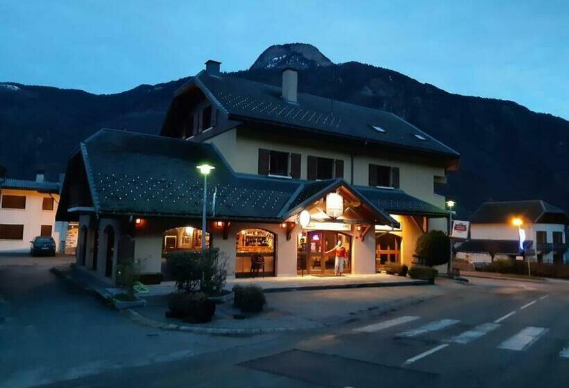 Пансион Le Grand Chatelard Hôtel Bar Restaurant