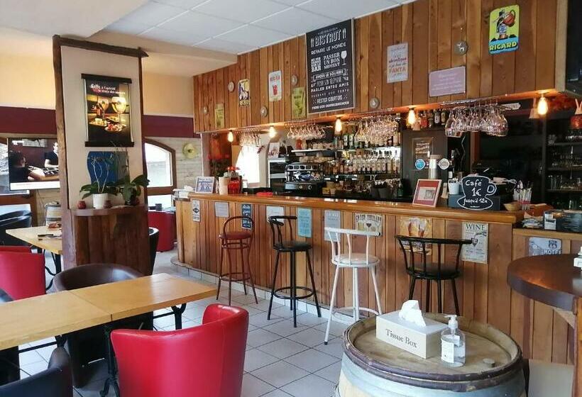 Пансион Le Grand Chatelard Hôtel Bar Restaurant