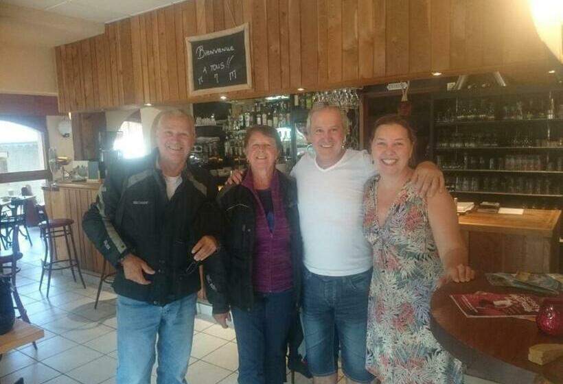 Пансион Le Grand Chatelard Hôtel Bar Restaurant