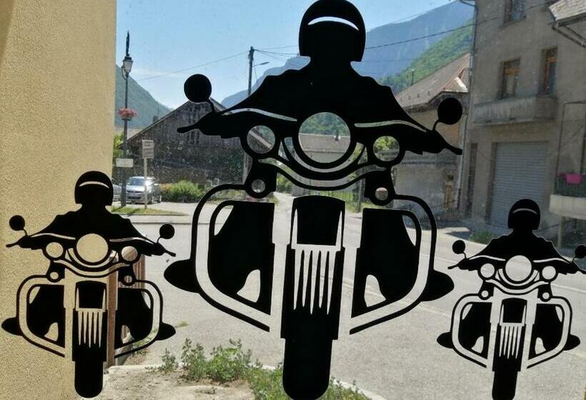 Пансион Le Grand Chatelard Hôtel Bar Restaurant