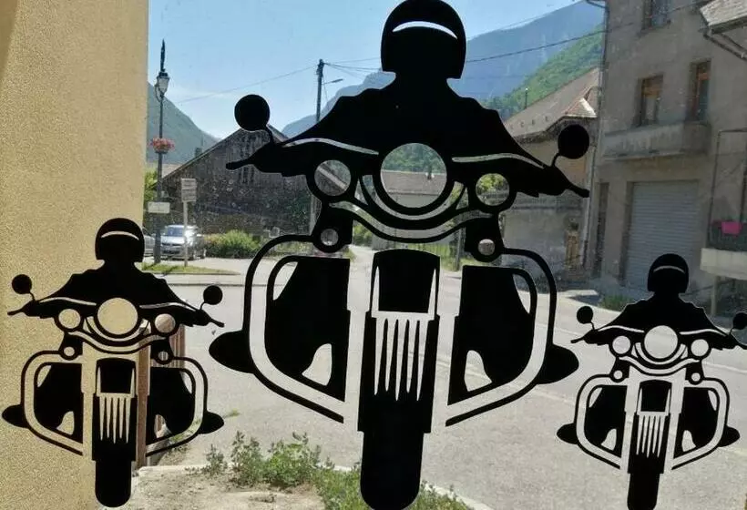 ペンション Le Grand Chatelard Hôtel Bar Restaurant