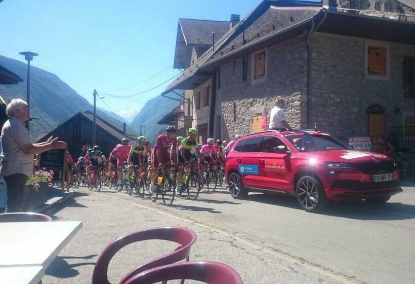 Пансион Le Grand Chatelard Hôtel Bar Restaurant