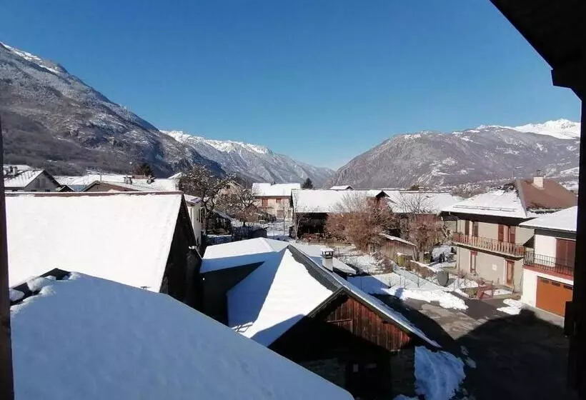 ペンション Le Grand Chatelard Hôtel Bar Restaurant