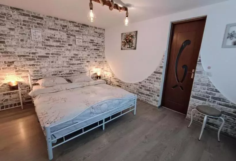 ユースホステル Casa De Vacanta La Locanda Dubova