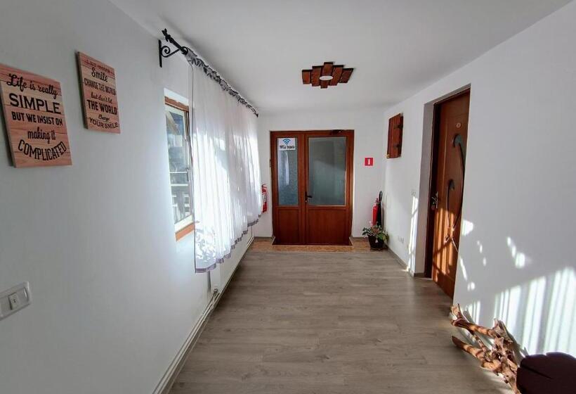 Общежитие Casa De Vacanta La Locanda Dubova