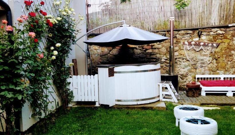 Общежитие Casa De Vacanta La Locanda Dubova