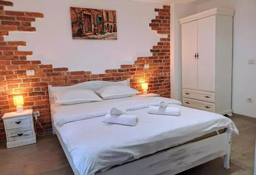 ユースホステル Casa De Vacanta La Locanda Dubova