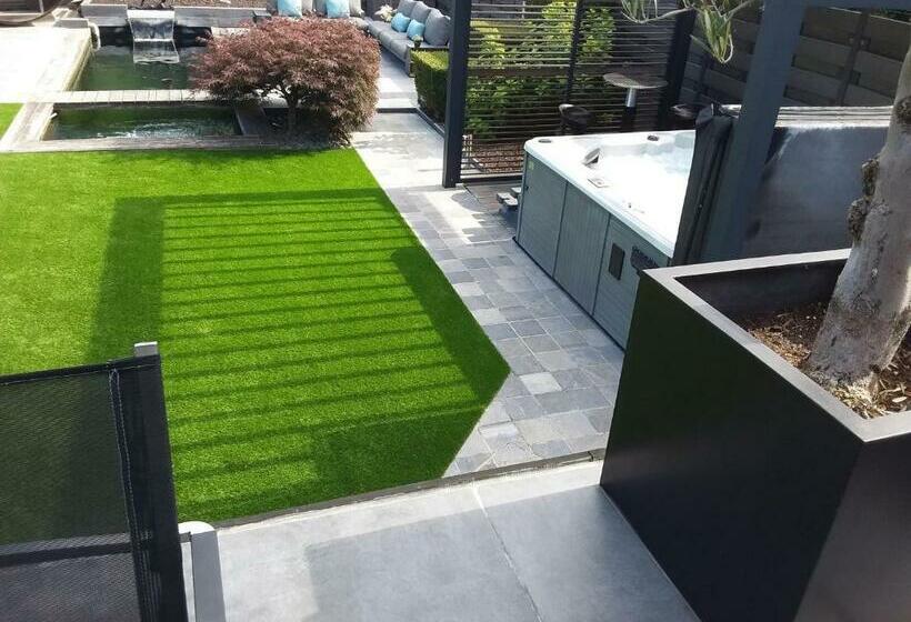 تختخواب و صبحانه Cosyhuise