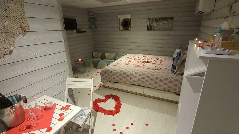 مبيت وإفطار Péniche Ino Lefkothea Ii Chambre D Hôtes