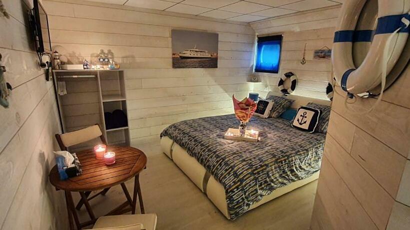 مبيت وإفطار Péniche Ino Lefkothea Ii Chambre D Hôtes