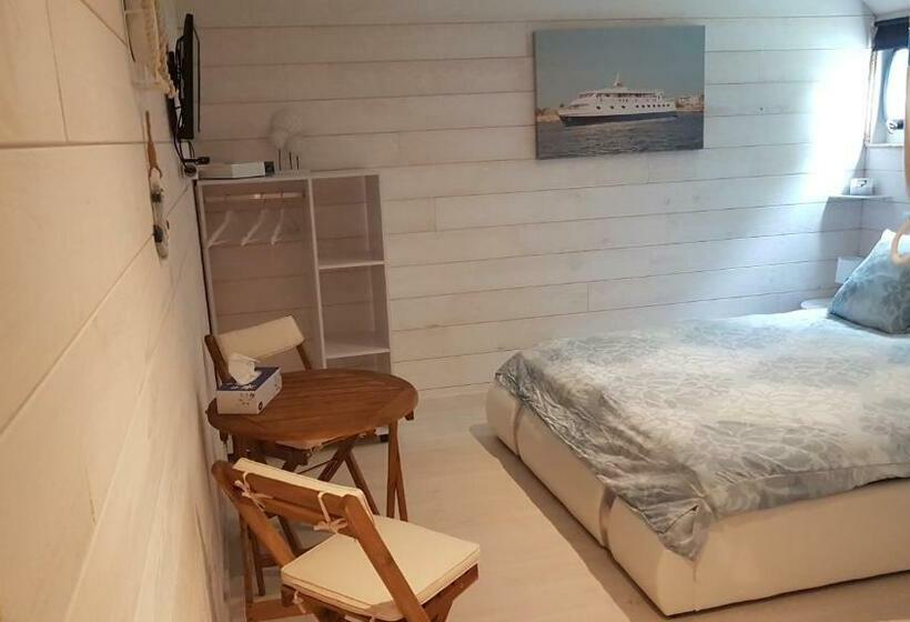 مبيت وإفطار Péniche Ino Lefkothea Ii Chambre D Hôtes