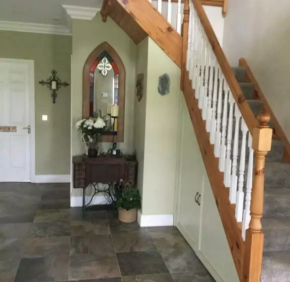 Lyntom House B&b