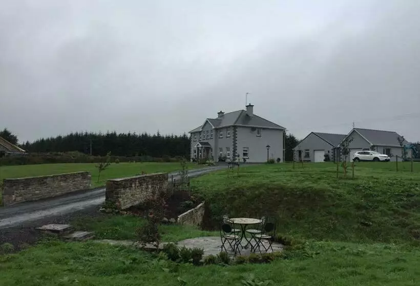 Lyntom House B&b