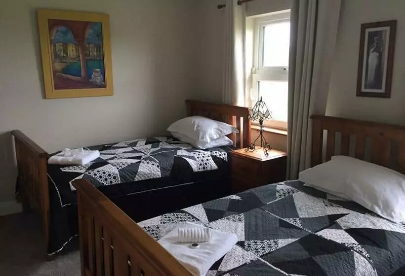 Lyntom House B&b