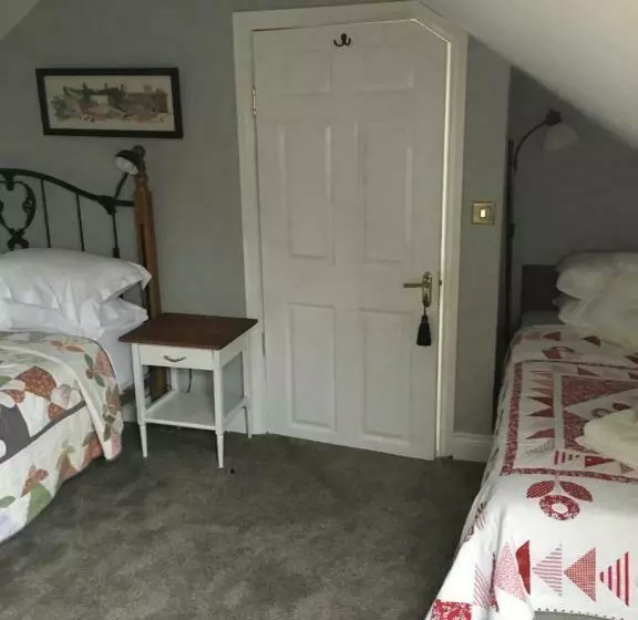 Lyntom House B&b