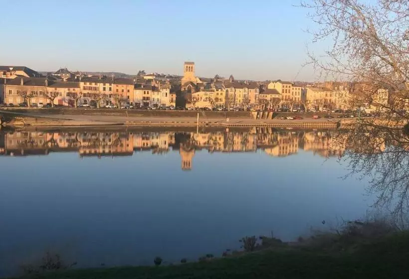 پانسیون Domaine Des Jardins De La Saône