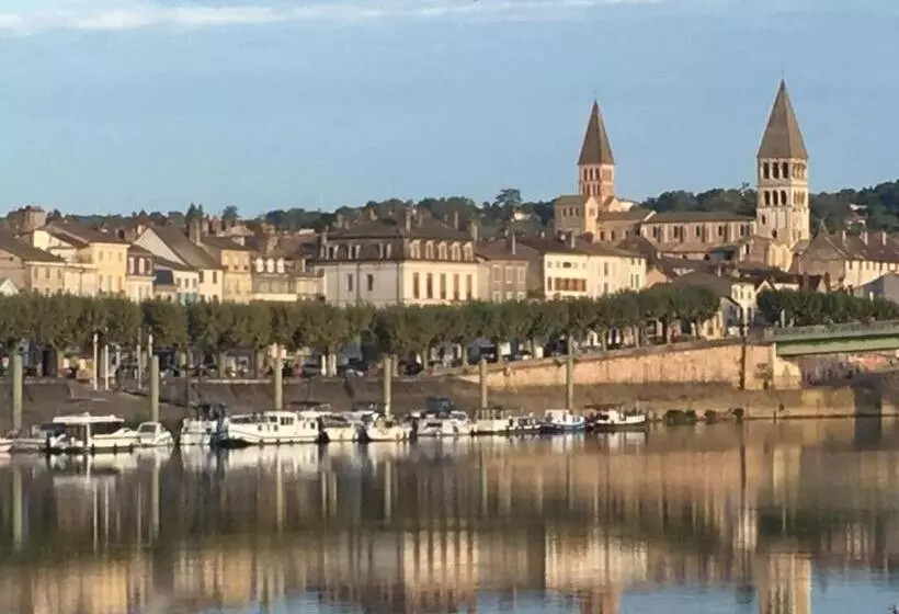 پانسیون Domaine Des Jardins De La Saône