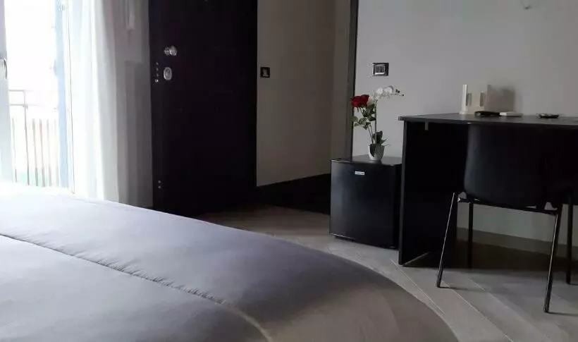 پانسیون The Attic