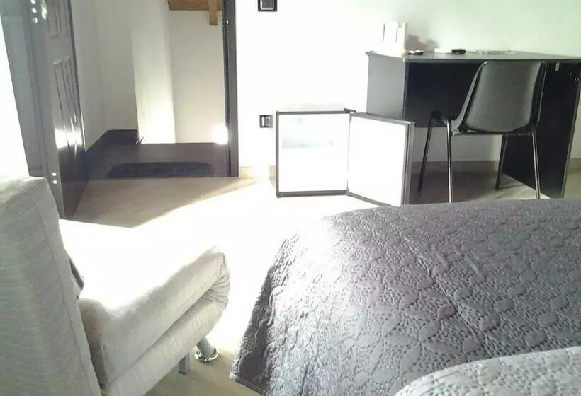 پانسیون The Attic